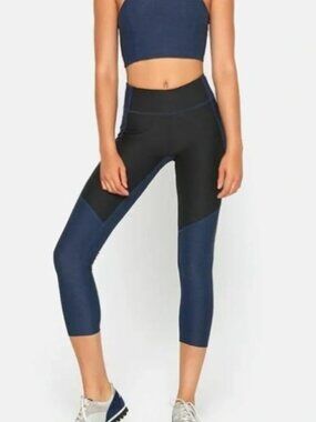 OUTDOOR VOICES 3/4 LEGGINGS - Two-Tone Navy & Black Size M - Excellent Condition